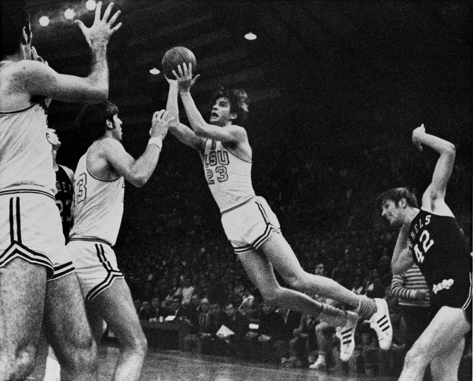 1970: Pete Maravich of LSU scores 64 points in a 121-105 loss to Kentucky